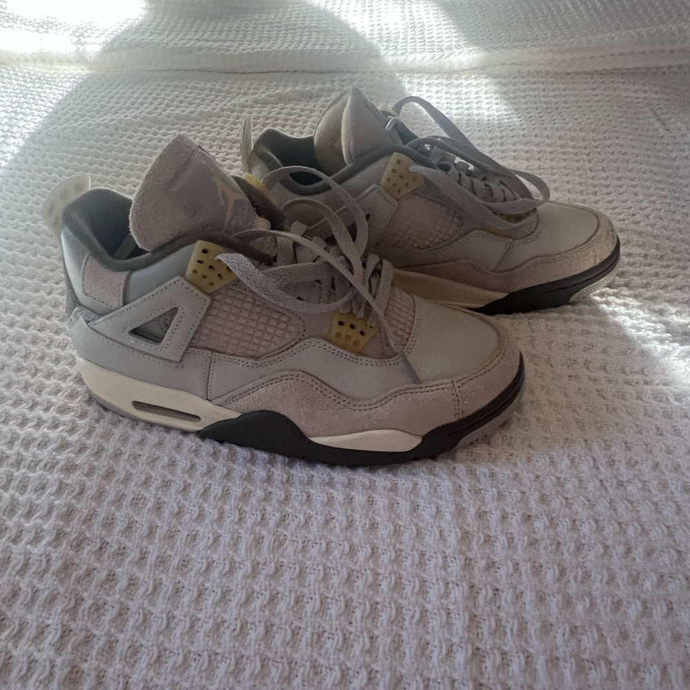 Jordan Retro 4 SE craft photon dust